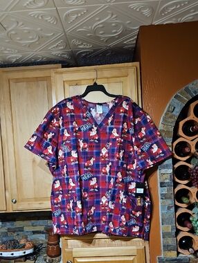 Disney Cherokee Tooniforms Snow White Grumpy Plaid Short Sleeve Scrub Top NWT